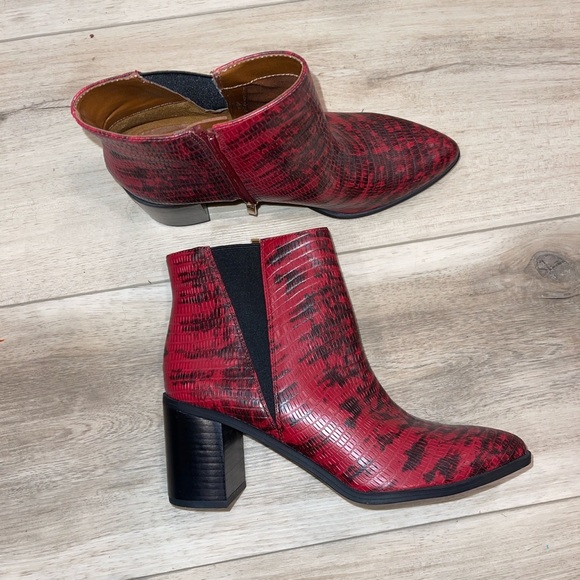Franco Sarto red and black snakeskin ankle Chelsea boots. Size 10. - Picture 1 of 4